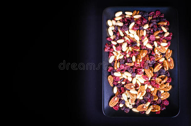 干果-山核桃，蔓越莓，葡萄干，杏仁黑色