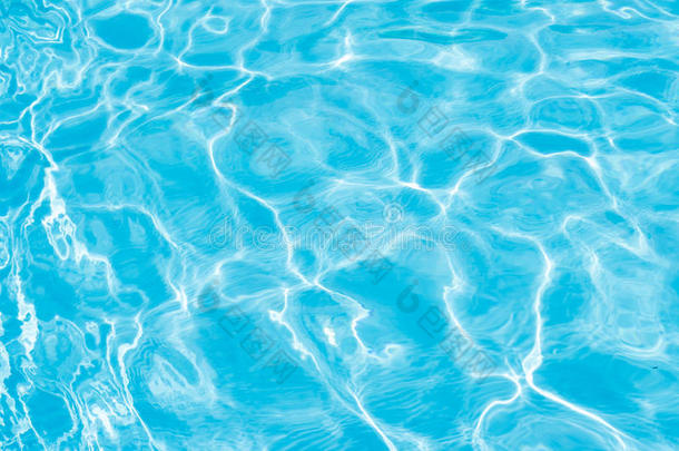 蓝色的纯净水波纹图案的背景。