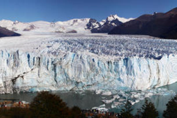佩里托莫雷诺冰川的伟大全景