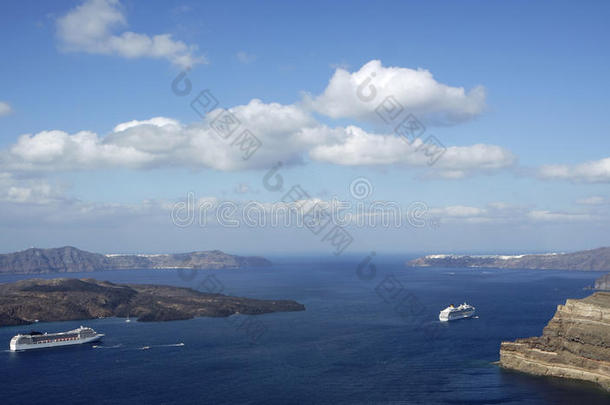 爱琴海阿<strong>希</strong>尼奥斯蓝色火山口云