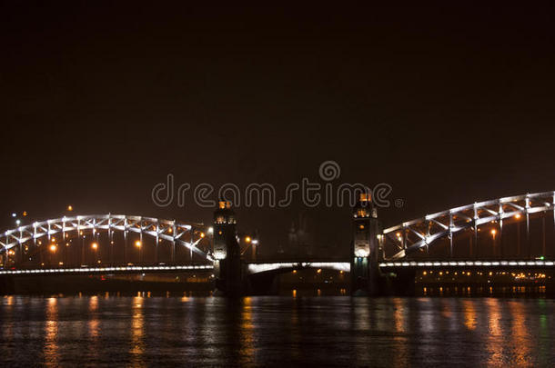 夜晚的旧桥