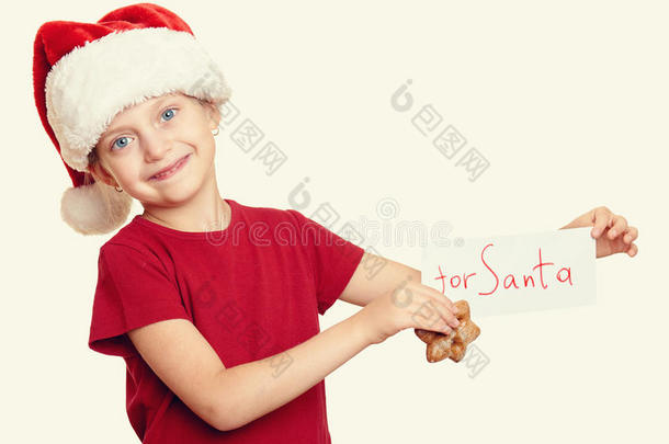 戴着圣诞老人帽子的女孩带着饼干-寒假圣诞节的概念