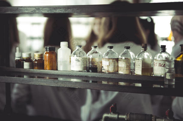 化学品和实验室餐具.复古木制药瓶化学品委员会化学用瓶子安全等级化学的
