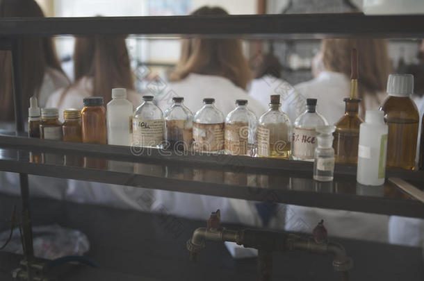 化学品和实验室餐具.复古木制药瓶化学品委员会化学用瓶子安全等级化学的