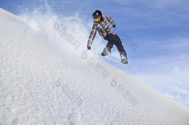 在山上飞<strong>滑雪</strong>板。 <strong>极限</strong>运动
