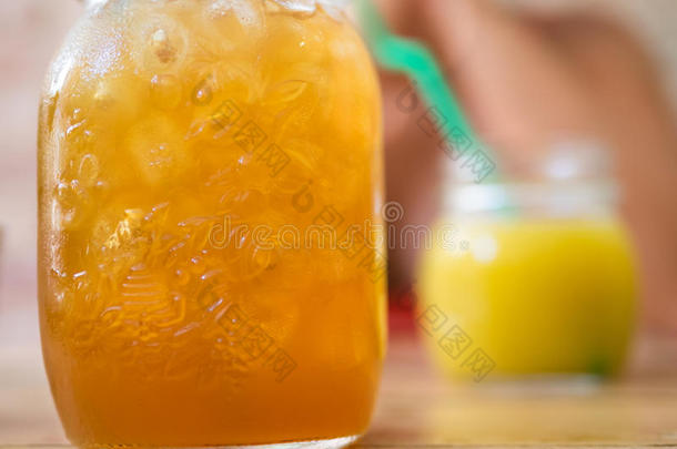 玻璃杯果汁芒果橙色有机的