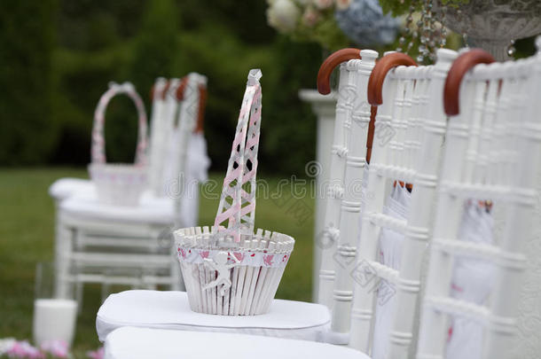 <strong>结婚仪式</strong>用玫瑰花瓣的篮子