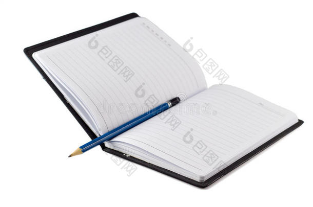 黑色皮革<strong>鼹鼠</strong>皮笔记本上的蓝色铅笔