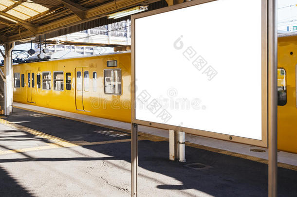 公共交通火车站空白板模板