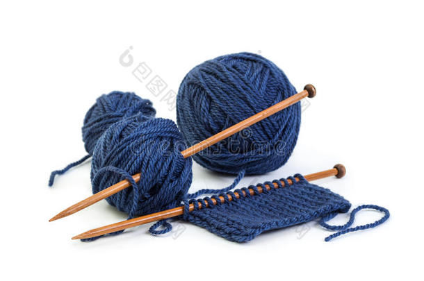 羊毛蓝球和木针编织