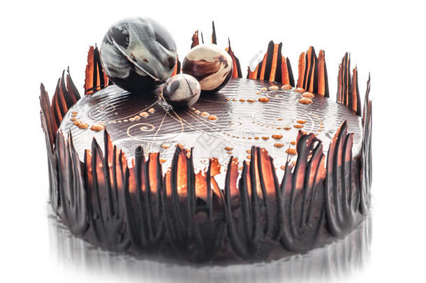 生日巧克力蛋糕，巧克力球装饰，奶油蛋糕，糕点，商店摄影，甜点