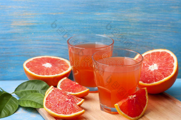 柚子汁和新鲜柚子