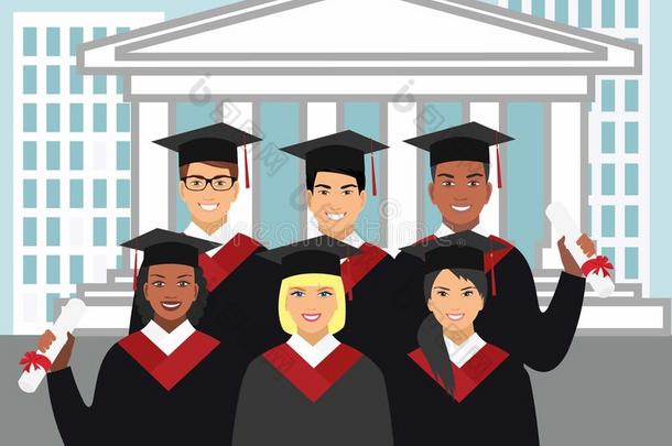 一群不同民族的毕业生在大学背景下毕业