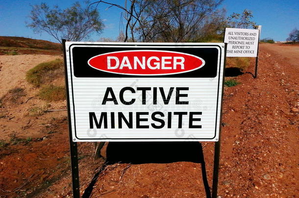 活动矿山采矿现场危险标志