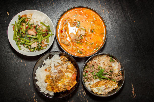 四种最喜欢的泰国菜菜单克拉波亚，汤姆-尤姆，汤，煎蛋