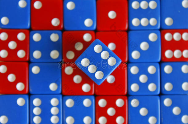 游戏玩骰子红色蓝色数字随机