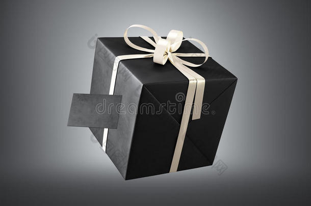 黑色礼品盒，金色丝带蝴蝶结和空白名片，隔离在黑暗，柔和的阴影上。 三维渲染