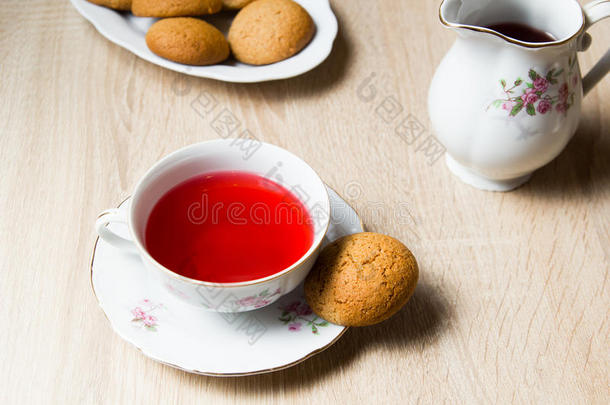 一杯带曲奇优雅风格的茶