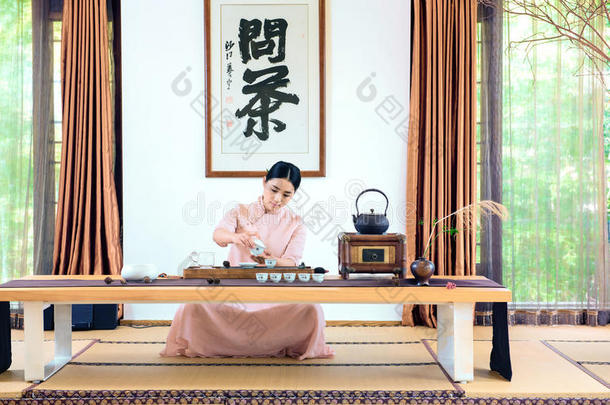 一个有茶壶的女人-中国茶道