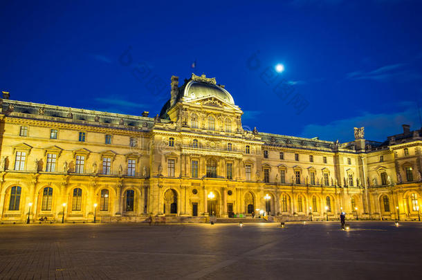 法国<strong>巴黎卢浮宫</strong>博物馆
