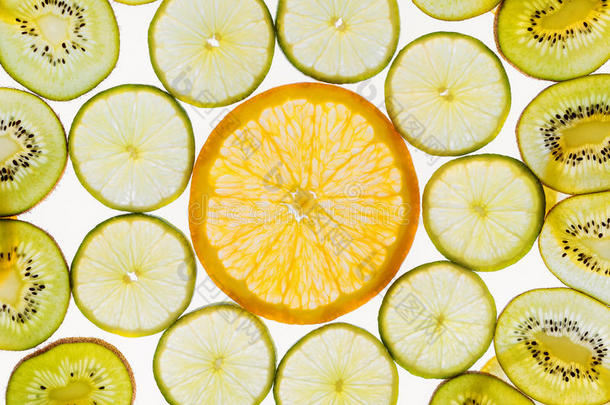 水果片抽象图案背景，橙色，柠檬和猕猴桃
