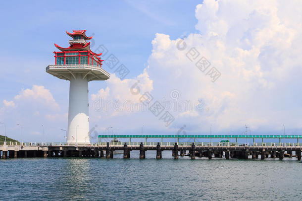 泰国热带海的中式灯塔