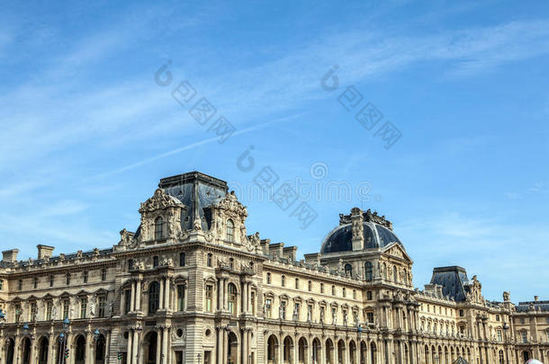 法国巴黎卢浮宫的建筑。
