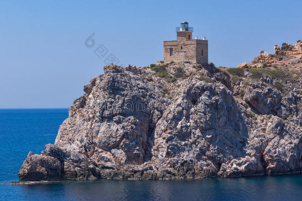 希腊iOS岛港口灯塔的迷人海景