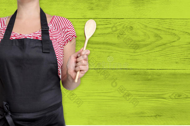 概念<strong>模板</strong>厨师拿着绿色木勺