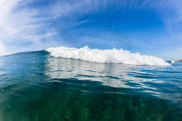 海滩蓝色特写镜头撞车危险