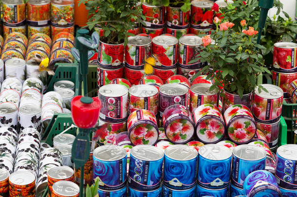 罐头与玫瑰，纪念品出售在荷兰<strong>花卉市场</strong>，阿姆斯特丹，荷兰