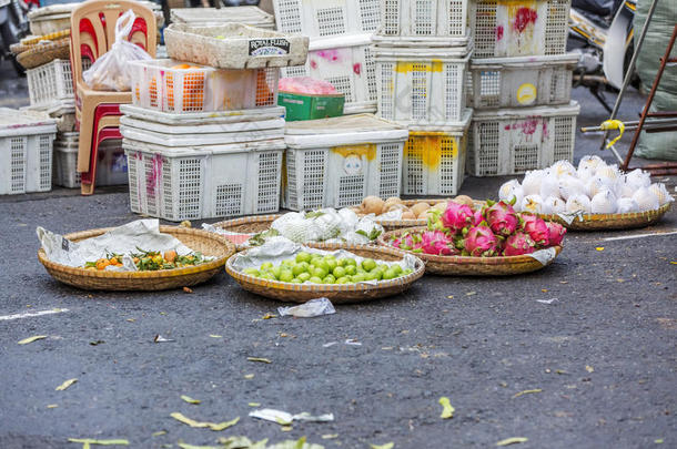 市场上的水果店