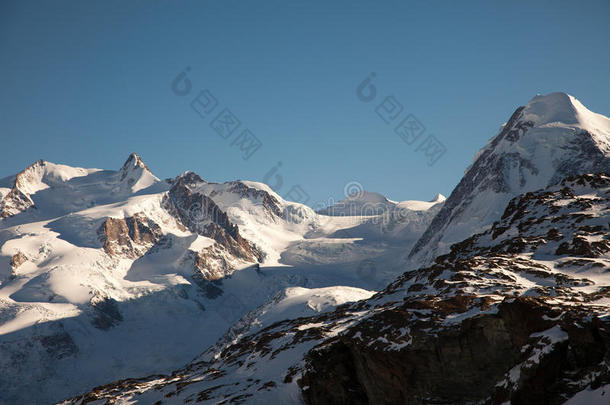 冒险阿尔卑斯山和围绕吸引力