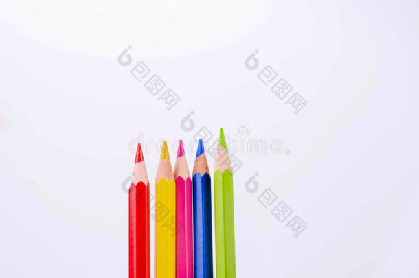 白色背景上的<strong>彩色</strong>铅笔