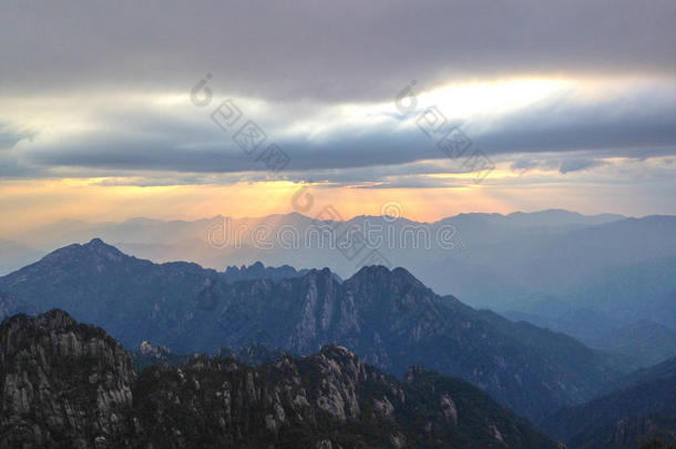 之后和安徽地区<strong>中国山</strong>