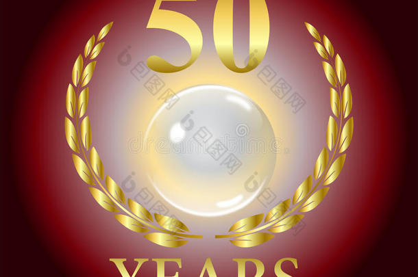 金色50年庆祝月桂叶花环与金色发光玻璃球在中间的红色背景