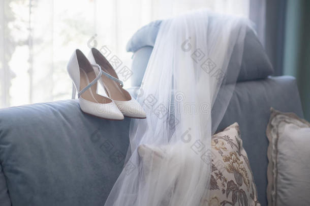 结婚鞋和婚纱