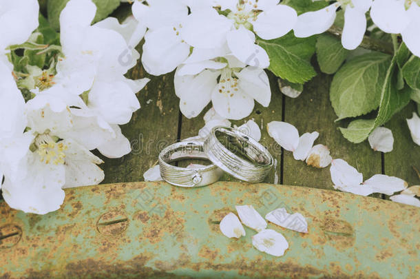 花园结婚戒指