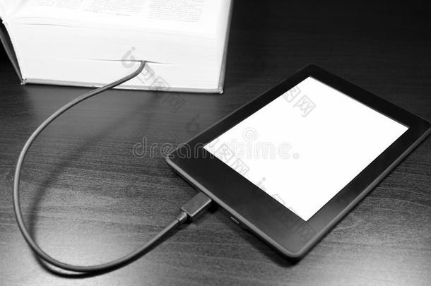 阅读书籍的电子设备（电子书阅读器，电子书），在设备上下载书籍的概念
