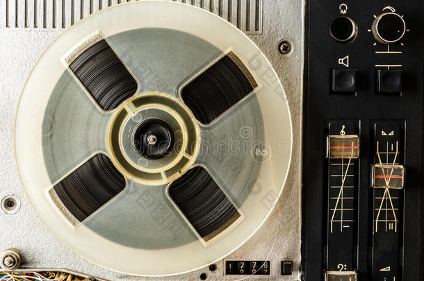 旧磁带录音机