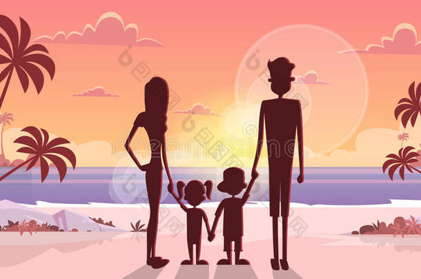 大家庭牵着手过日落假日海边暑假父母带着两个孩子