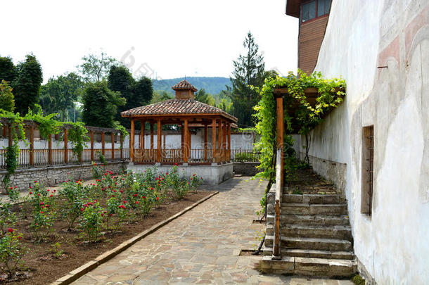 古代的庭院克里米亚语花坛房子