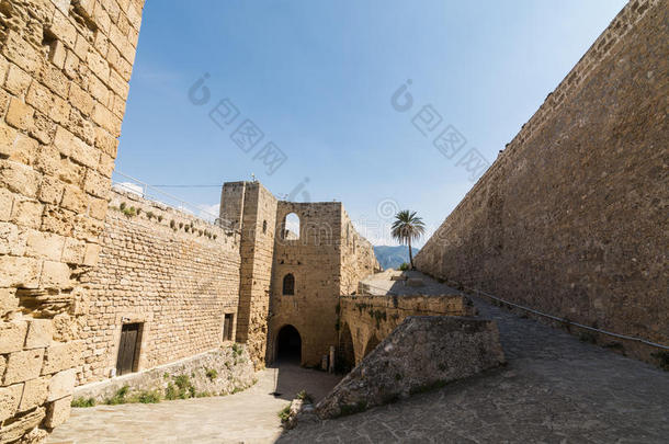 古代的砖城堡庭院塞浦路斯