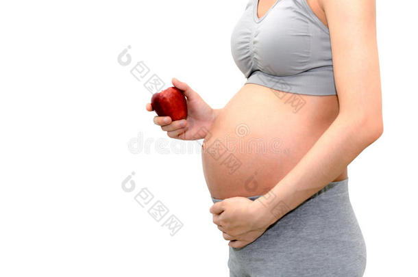 靠近一个可<strong>爱</strong>的<strong>孕</strong>妇，手里拿着苹果。 等等