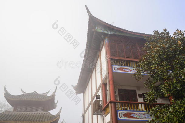冬日大雾中的<strong>中国传统建筑</strong>
