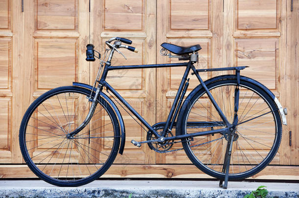 单独地古董自行车骑自行车黑色