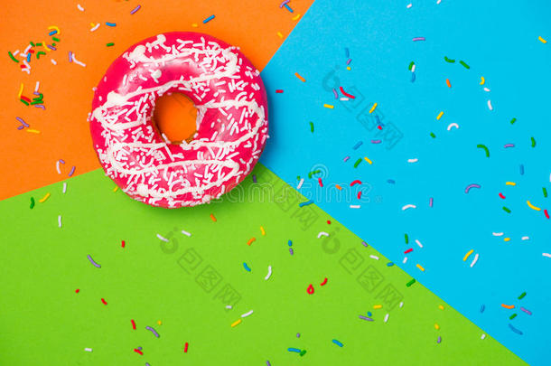 甜甜圈与糖霜的彩<strong>色块背景</strong>。 甜甜甜圈