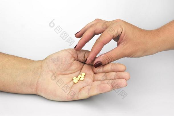 双手与药物隔离在白色9月11日，2016年