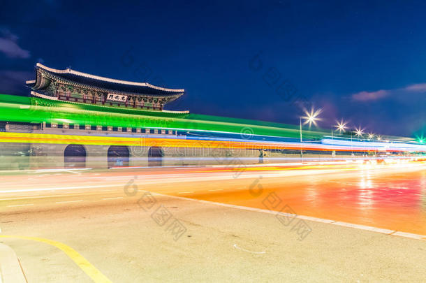 京博公国王宫殿的主要入口在晚上-首尔，大韩<strong>民国</strong>