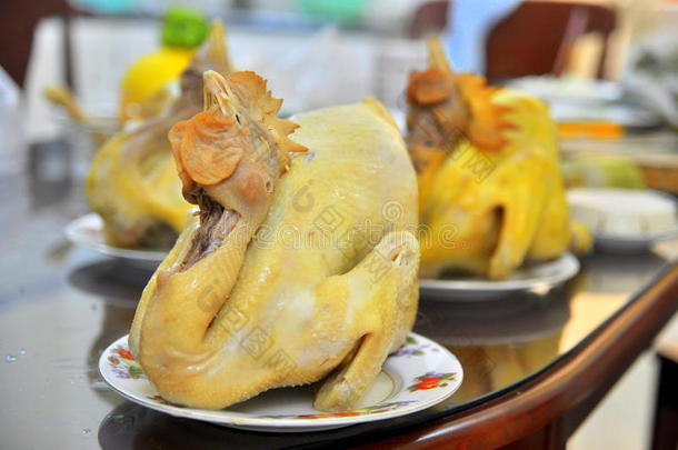 每年农历新年，每个越南家庭都有煮鸡参加<strong>年终聚</strong>会
